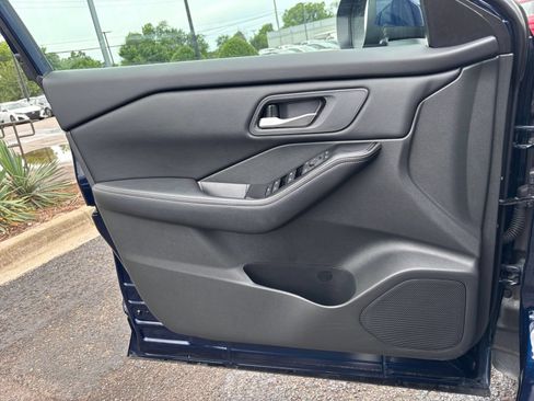 Used 2025 Nissan Rogue SV AWD/4WD image 15