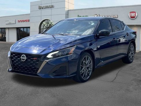 Used 2023 Nissan Altima 2.5 SR w/ SR Premium Package AWD/4WD image 3