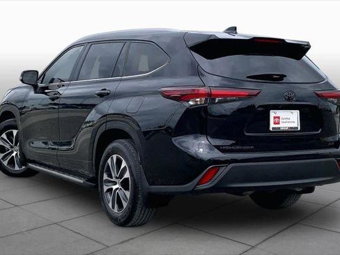 Certified 2024 Toyota Highlander XLE FWD image 12