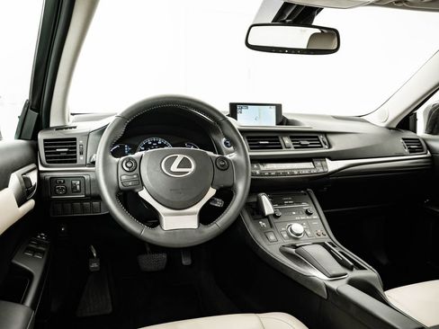Used 2014 Lexus CT 200h FWD image 31