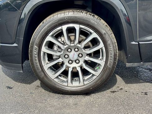 Used 2023 GMC Acadia Denali w/ Denali Technology Package image 10