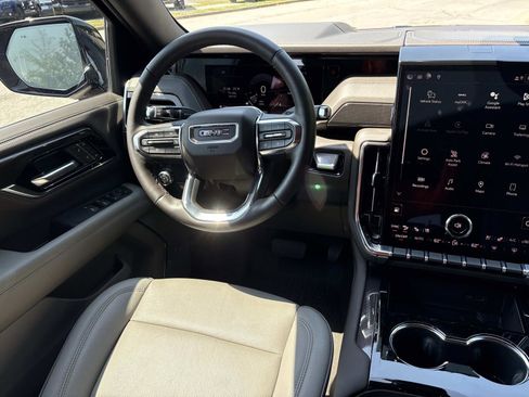 Used 2025 GMC Yukon XL Elevation w/ Technology Package AWD/4WD image 28