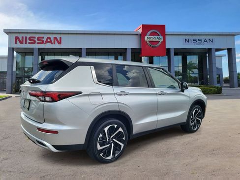 Used 2024 Mitsubishi Outlander SE AWD/4WD image 4