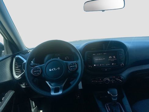 Used 2025 Kia Soul LX w/ LX Technology Package FWD image 22