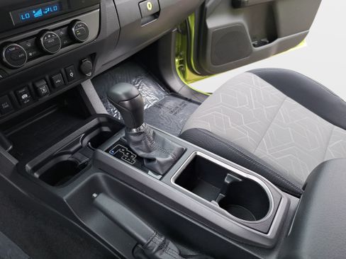 Used 2023 Toyota Tacoma TRD Off-Road w/ Technology Package AWD/4WD image 19