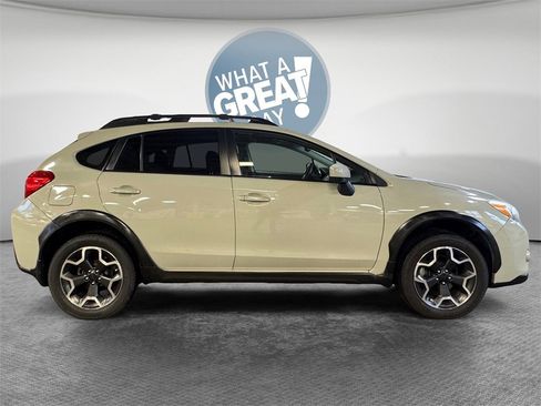 Used 2015 Subaru Crosstrek 2.0i Premium w/ Moonroof Package image 2