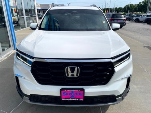 Used 2025 Honda Pilot Elite image 5