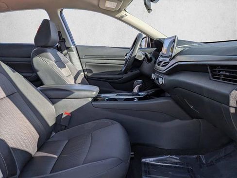 Used 2024 Nissan Altima 2.5 SV image 19