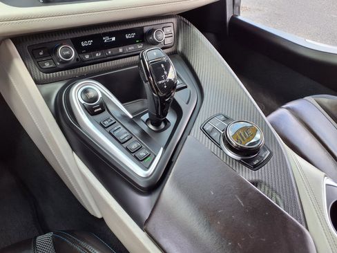 Used 2019 BMW i8 Roadster AWD/4WD image 12