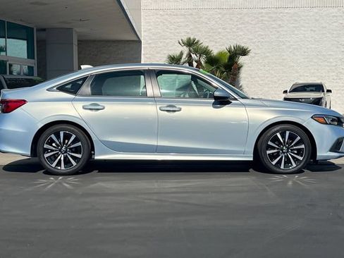 Used 2023 Honda Civic EX image 3