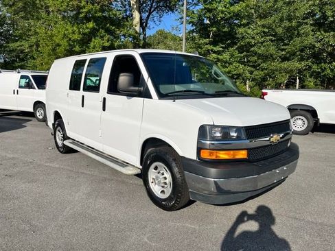 Used 2022 Chevrolet Express 2500 w/ Driver Convenience Package image 4