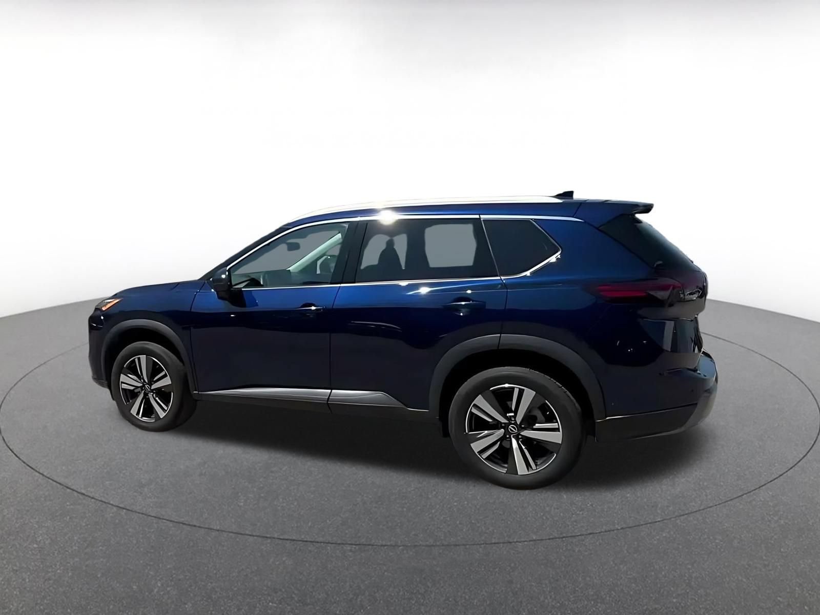 Used 2026 Nissan Rogue SL FWD image 9