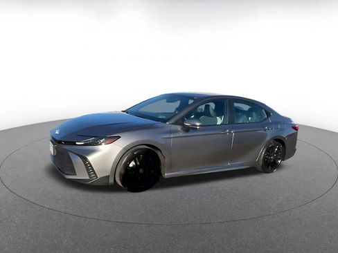 Used 2025 Toyota Camry LE image 8