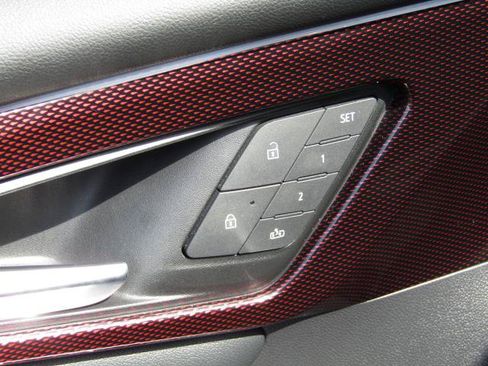 Used 2024 Chevrolet Traverse RS FWD image 33