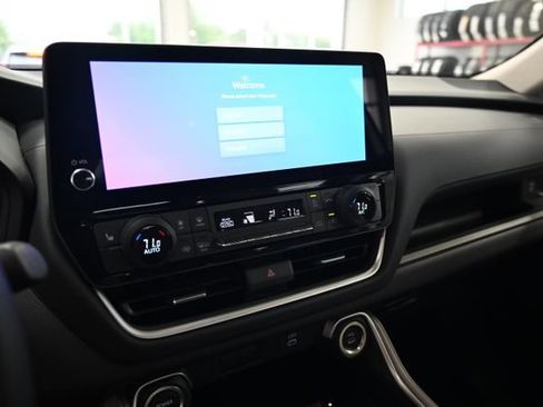 Certified 2025 Toyota Grand Highlander AWD Hybrid image 16