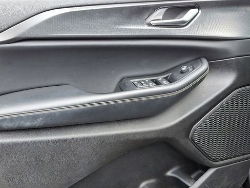 Used 2023 Jeep Grand Cherokee Laredo image 25