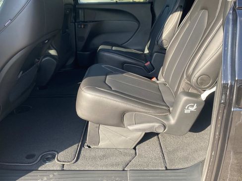 New 2026 Chrysler Pacifica Select image 8