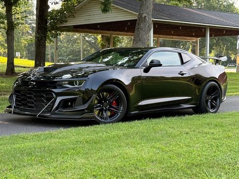 Used 2018 Chevrolet Camaro ZL1 RWD image 8