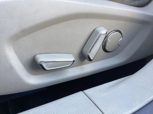 Used 2018 Ford Fusion SE FWD image 25