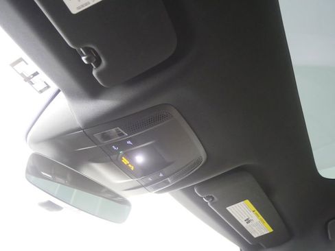 Used 2022 Porsche Taycan image 27