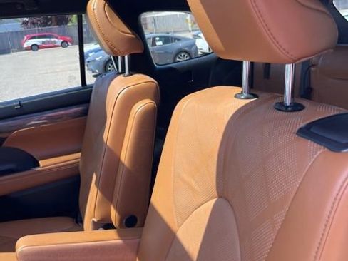 Used 2023 Toyota Highlander Platinum image 10