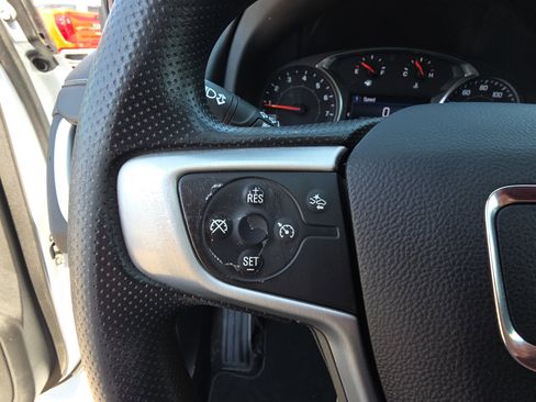 Used 2023 GMC Terrain SLE image 18