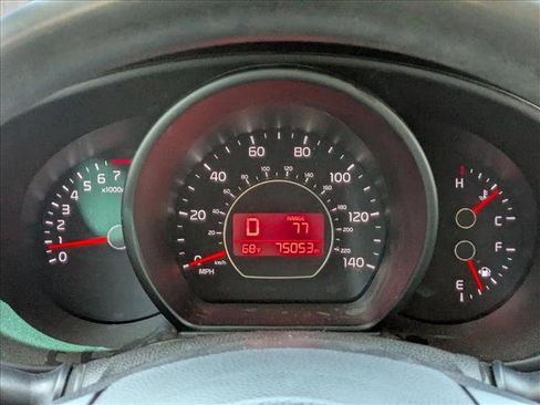 Used 2015 Kia Soul + FWD image 11