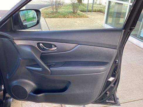 Used 2016 Nissan Rogue SV image 19