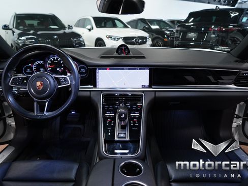 Used 2019 Porsche Panamera 4 AWD/4WD image 31