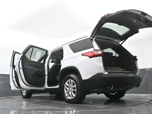 Used 2020 Chevrolet Traverse LT w/ Driver Confidence II Package image 51