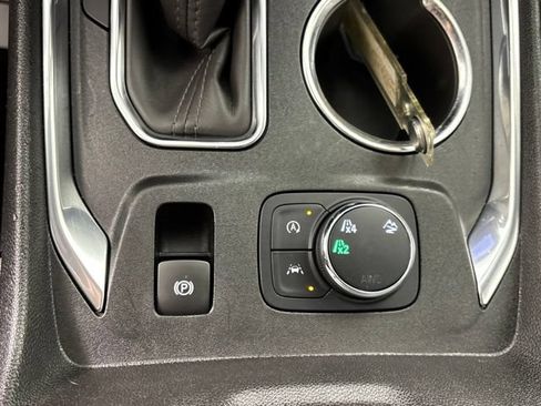 Used 2022 Chevrolet Traverse LT AWD/4WD image 45