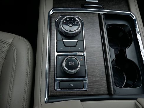 Used 2018 Ford Expedition Limited AWD/4WD image 25