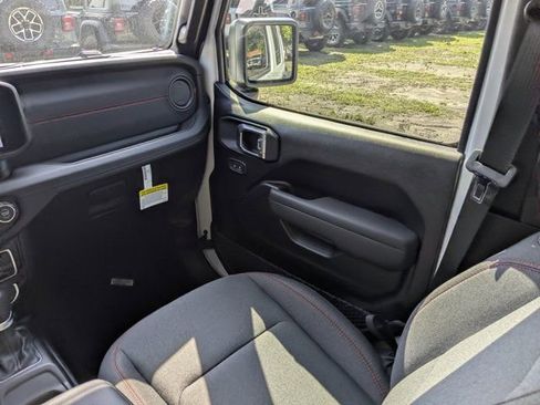 New 2026 Jeep Wrangler Unlimited Rubicon AWD/4WD image 17