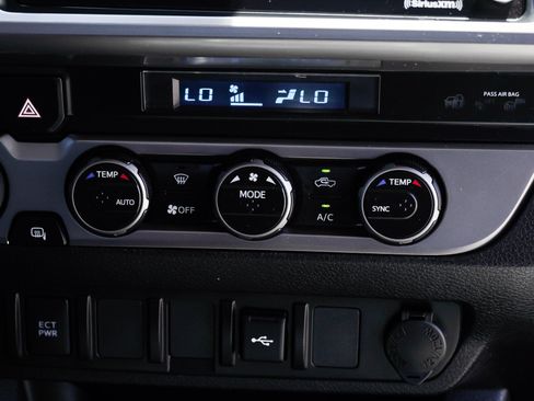 Used 2023 Toyota Tacoma SR5 AWD/4WD image 36