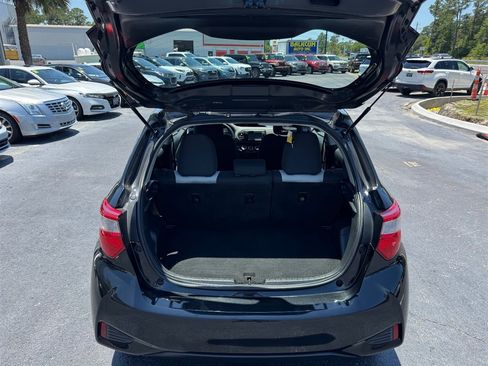 Used 2018 Toyota Yaris L FWD image 19