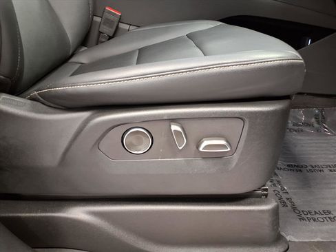 Certified 2024 Cadillac Escalade ESV Luxury image 11