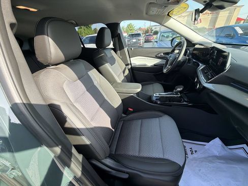 Used 2025 Chevrolet Trax LT w/ Driver Confidence Package FWD image 28