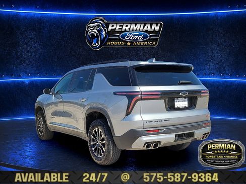 Used 2025 Chevrolet Traverse Z71 AWD/4WD image 3
