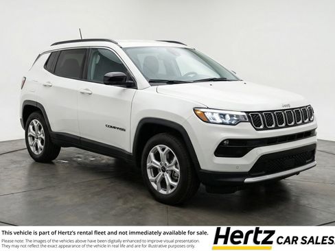 Used 2025 Jeep Compass Latitude AWD/4WD image 1