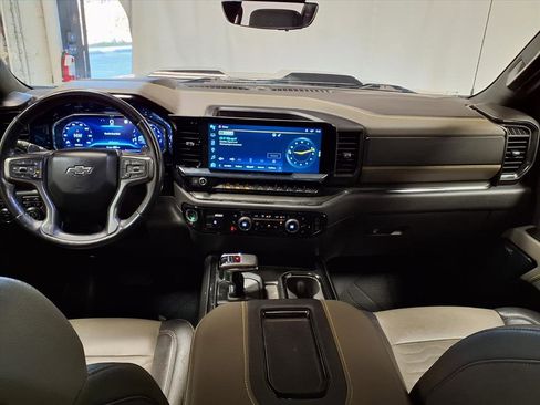 Used 2022 Chevrolet Silverado 1500 ZR2 w/ Technology Package image 11