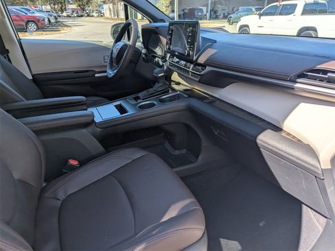 Used 2024 Toyota Sienna Platinum image 13