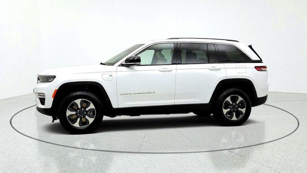 Used 2022 Jeep Grand Cherokee Limited 4xe w/ Luxury Tech Group II AWD/4WD image 8