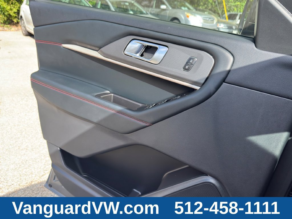 Used 2025 Ford Explorer ST-Line w/ ST-Line Street Pack AWD/4WD image 23