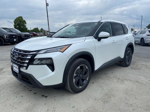 Used 2025 Nissan Rogue SV AWD/4WD image 3