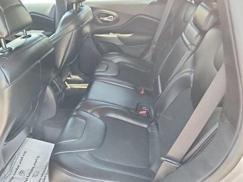 Used 2019 Jeep Cherokee Latitude Plus AWD/4WD image 17