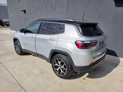 Used 2025 Jeep Compass Limited image 6