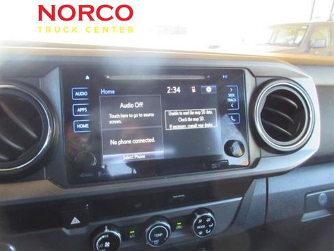 Used 2018 Toyota Tacoma TRD Sport w/ Technology Package image 10