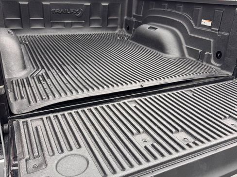 Used 2024 RAM 1500 Classic SLT image 9