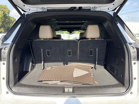 Used 2023 Chevrolet Traverse Premier image 35