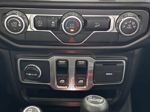 Used 2018 Jeep Wrangler Sport AWD/4WD image 15